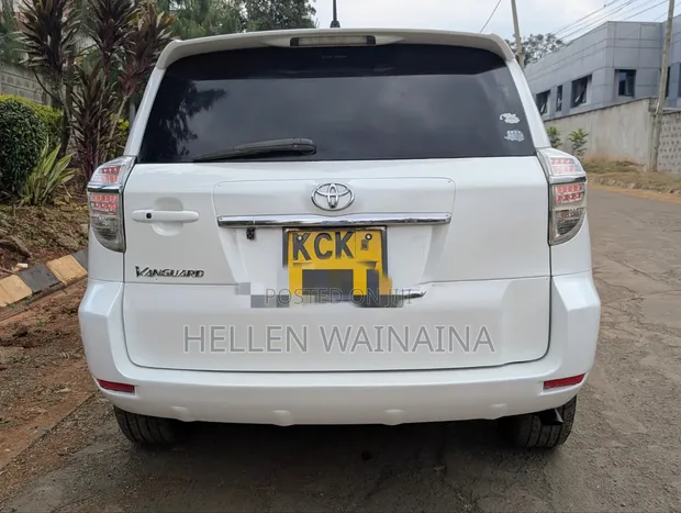 Toyota Vanguard 2010 White - 1