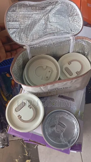 4-Piece Lunch Box Set with Insulated Bag