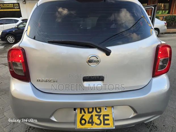 Nissan March 2015 Silver - 1
