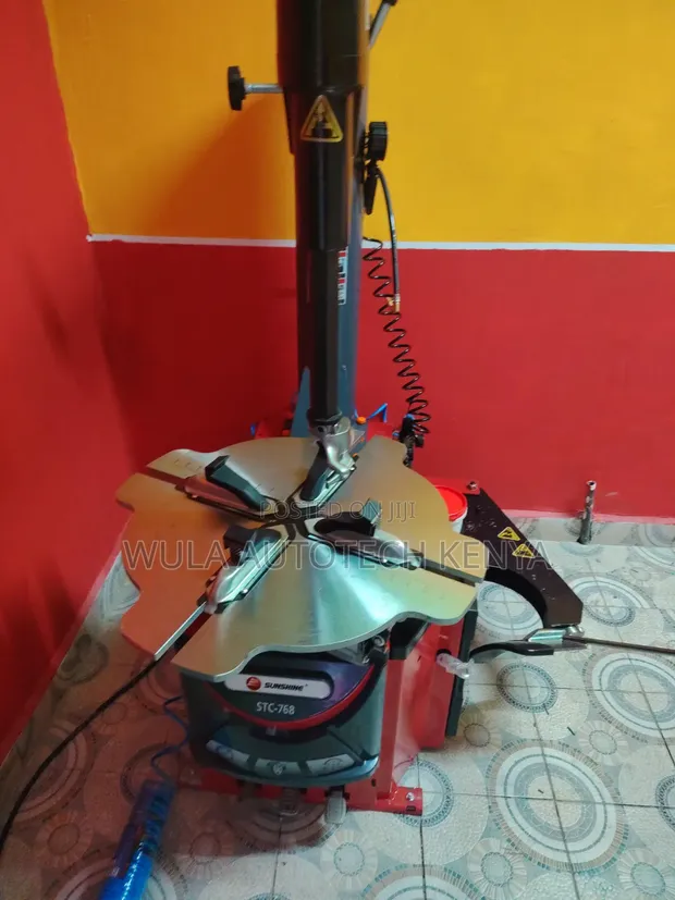 Sunshine STC-768 Foot-Pedal Tyre Changer - 1