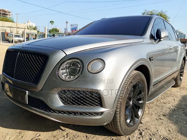 Bentley Bentayga 2017 Nyeusi - 1