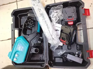 New Makita 12" 198V Cordless Chainsaw