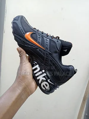 Nike Sneakers - Black/Orange