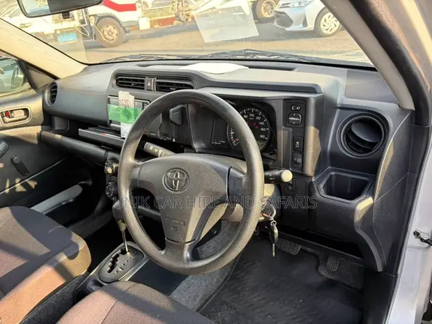 Toyota Probox 1.5 DX Comfort 2WD 2021 Silver - 1