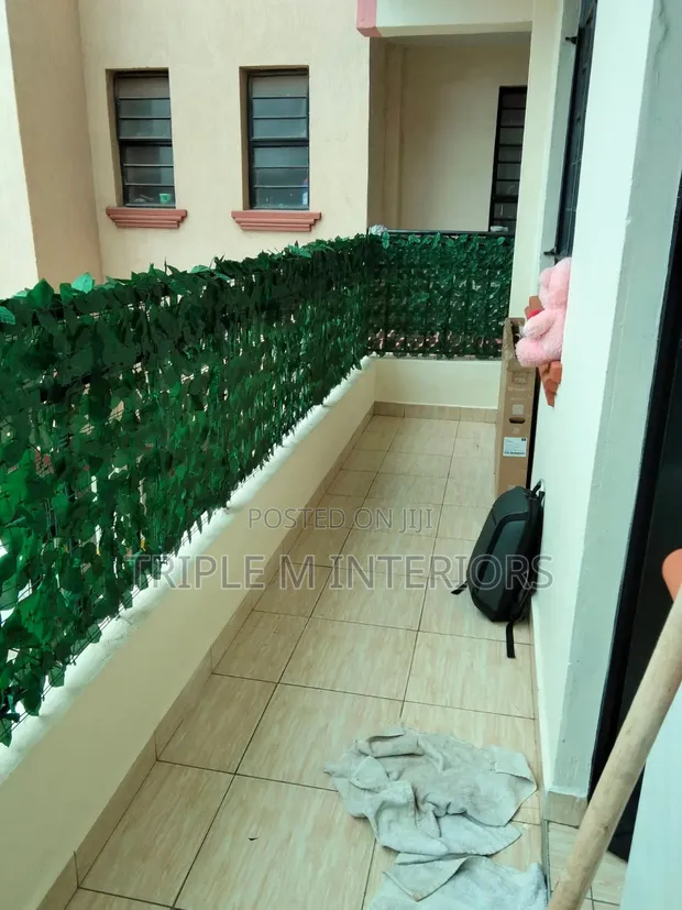 High-Quality Synthetic Ivy Leaf Fence for Balcony Privacy - 1