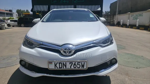 Toyota Auris 2017 White - 1