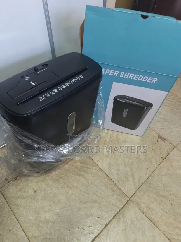 Brand New 8-Sheet Cross-Cut Paper Shredder - 1