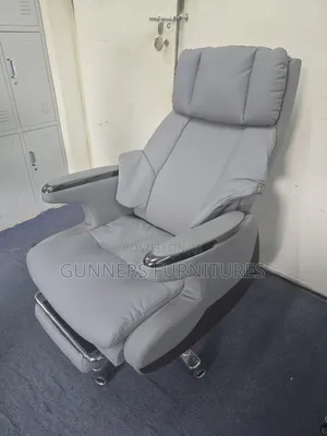 Director's Executive Office Chair with Footrest