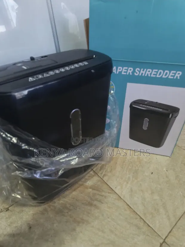 Brand New 8-Sheet Cross-Cut Paper Shredder - 1