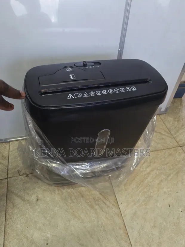Brand New Office Paper Shredder (8 Sheets) - 1
