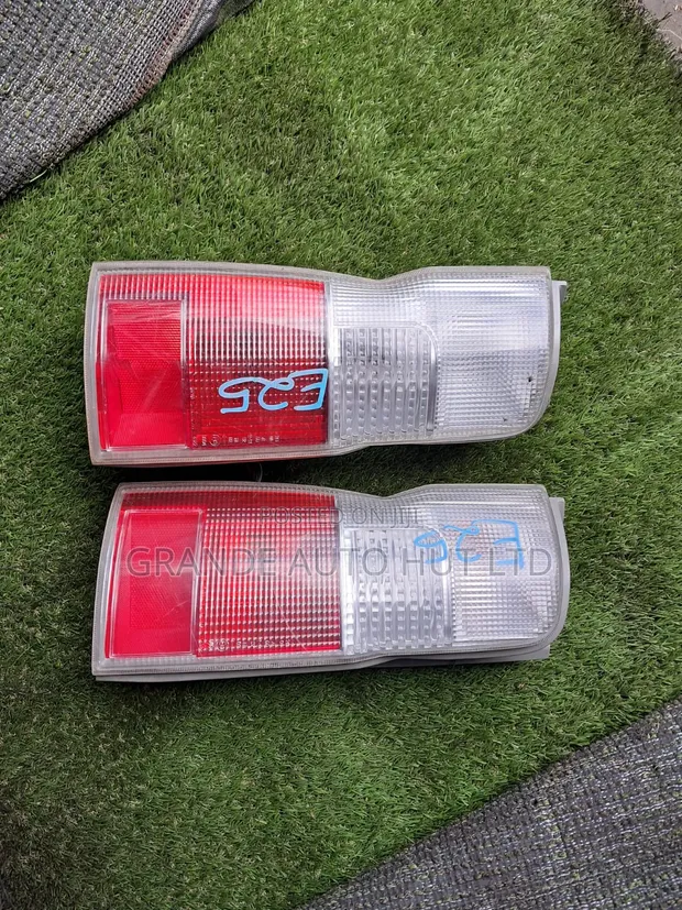 Nissan Caravan E25 Taillight - 1
