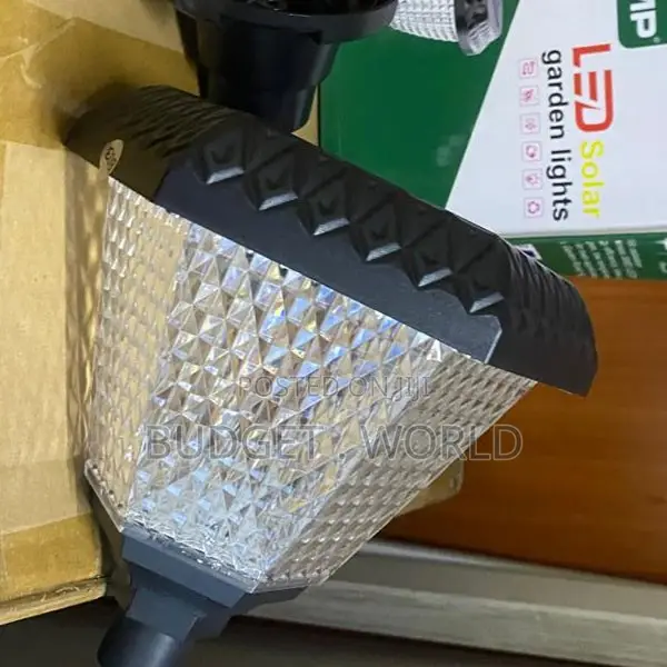 Solar Gate Post Light - Elegant Outdoor Garden Illumination - 1
