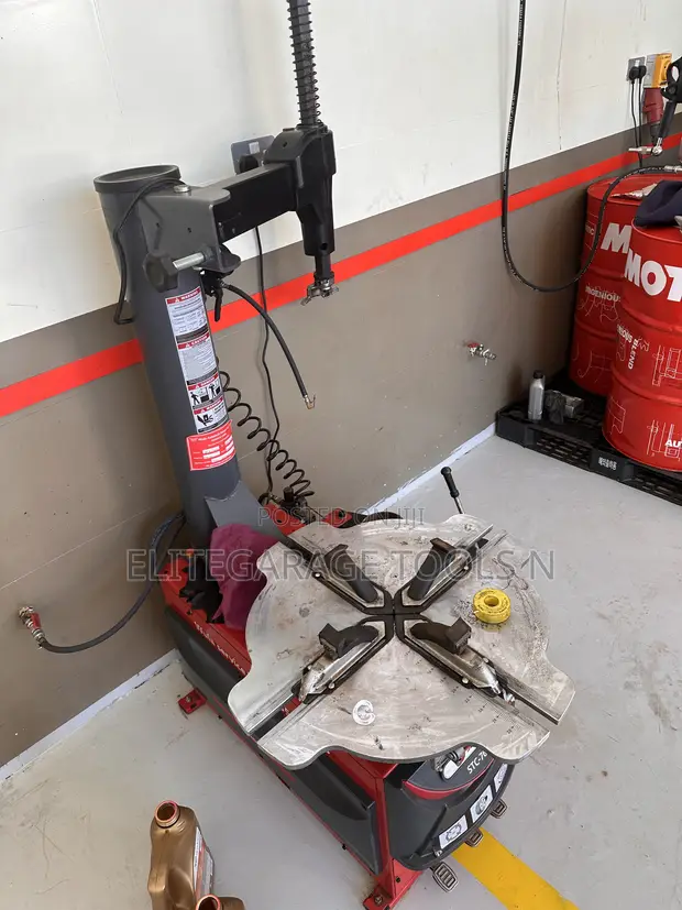 Sunshine Italy STC-768 Heavy Duty Commercial Tyre Changer - 1