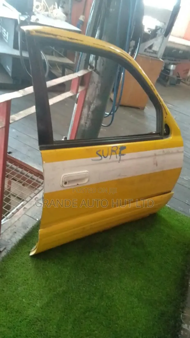Toyota Hilux Surf Front Right Door (Used) - 1