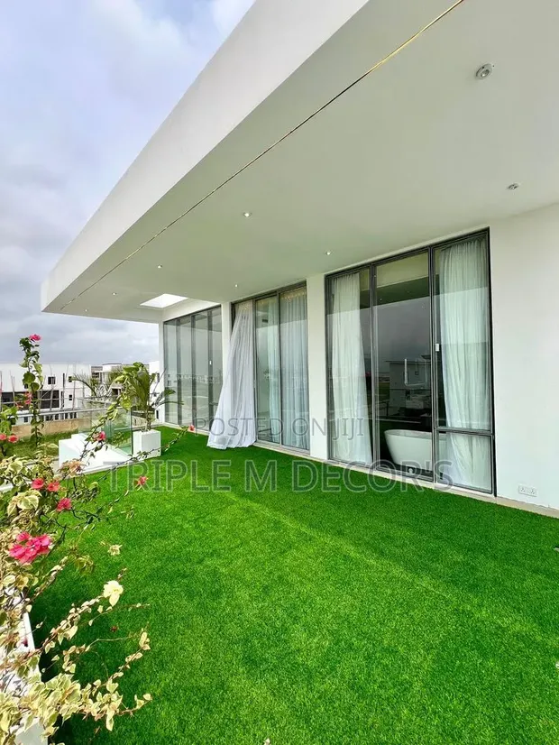 Weatherproof Synthetic Turf Grass Carpet for Balconies & Patios - 1