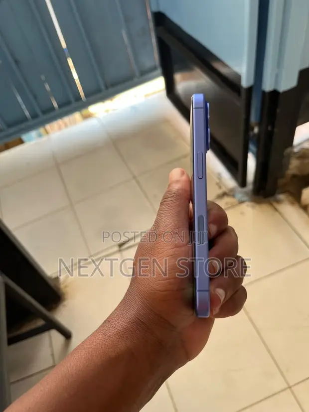 Apple iPhone 16 256GB Blue - 1