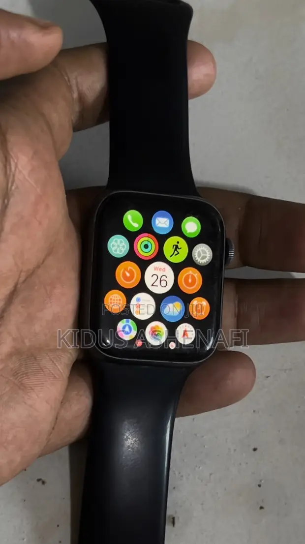 Apple Watch Series 5 44mm - 1