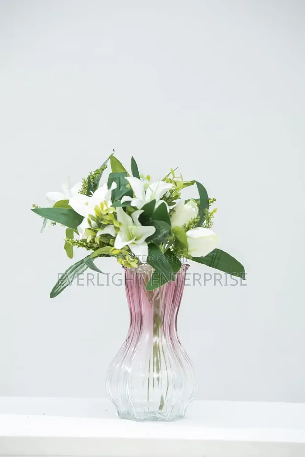 20cm Tall 800ml Glass Flower Vase - 1