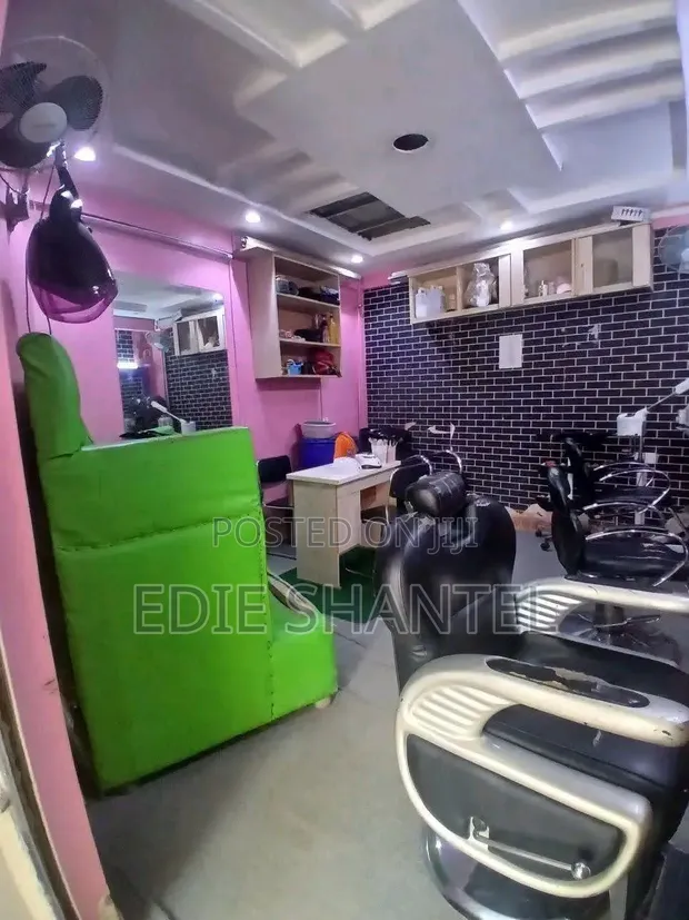 Saloon ya Kuuzwa - Embakasi - 1