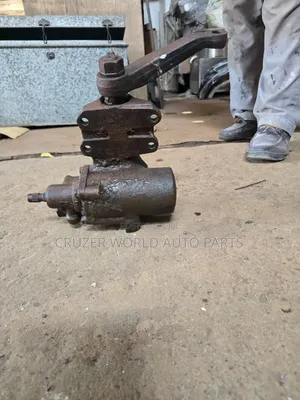 Toyota Land Cruiser VX 105 Power Steering Box