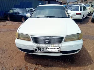 Nissan Sunny 2004 Nyeupe