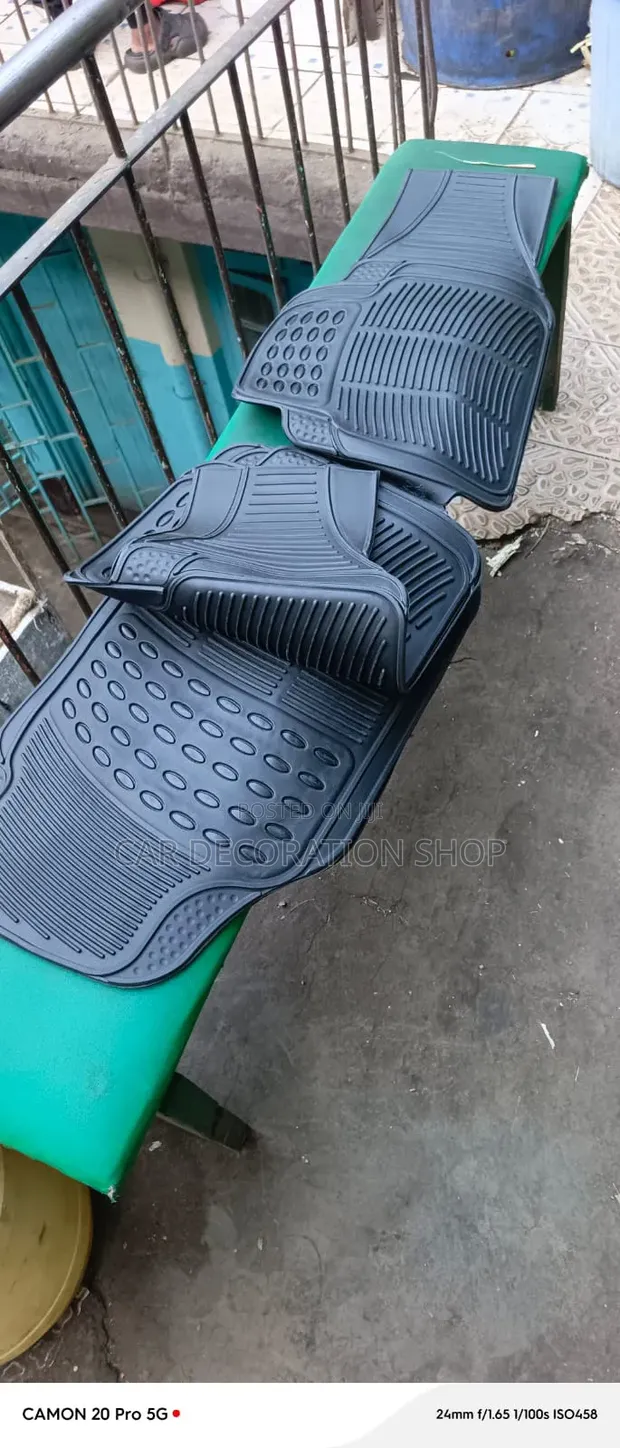 7-Seater Car Floor Mats with Trimmable Lines - 1