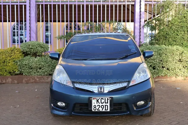 Honda Fit Shuttle Hybrid 2012 - 1