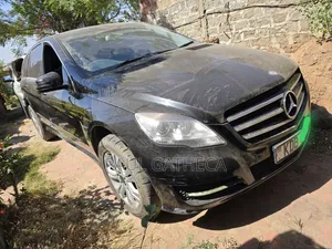 Mercedes-Benz R-Class 2013 Nyeusi