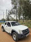 Isuzu D-MAX 2011 Double Cab Pickup - 1