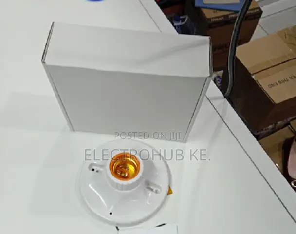 Discreet Spy Camera Bulb Holder for Indoor Security - 1