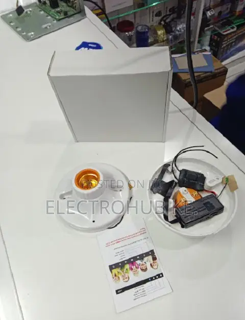 Hidden WiFi Security Camera Bulb Holder - 1