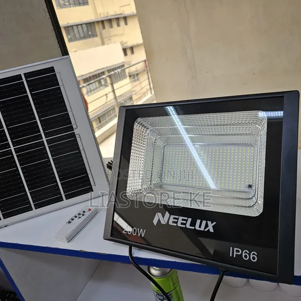Neelux 200W Solar Security Floodlight - IP66 Waterproof - 1