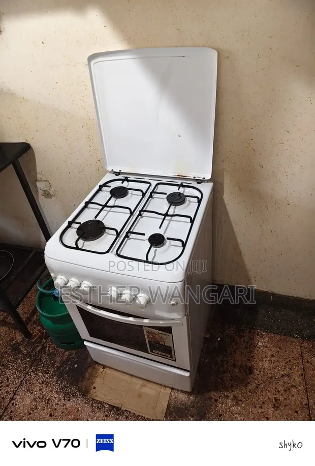 Used White 4-Burner Gas Cooker - 1