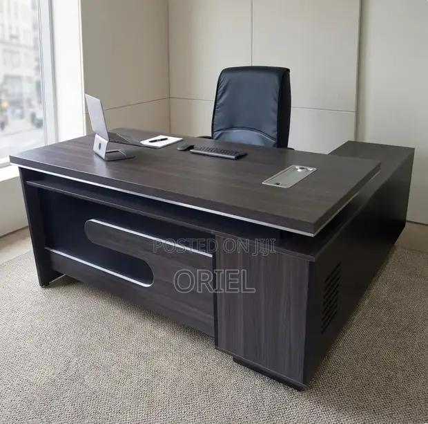 Manager's Executive Corporate Desk - 160cm - 1