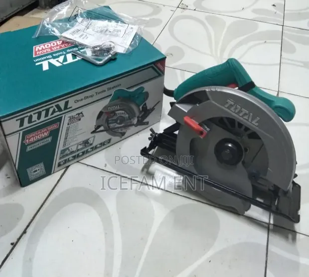Total 1400W Electric Circular Saw - 1