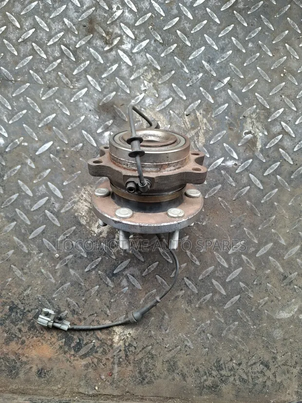 Nissan Navara Front Hub (Used) - 1