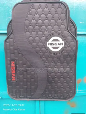 Nissan 5-Piece White Accent Carpet Mats