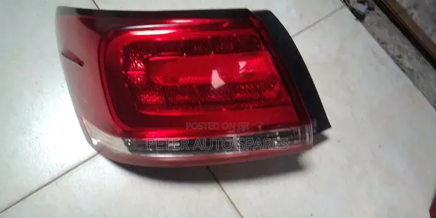 Toyota Premio 270 Taillight (Used) - 1