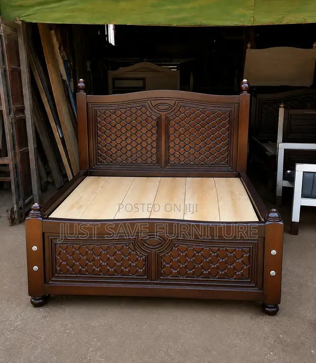 Royalwood 5x6 Mahogany Carved Bed - 1