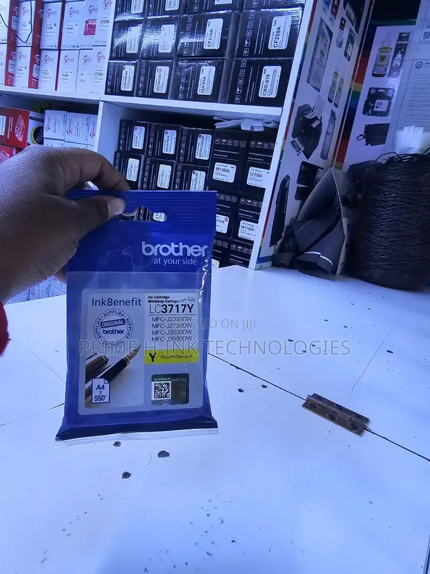 Brother LC3717 Yellow Ink Cartridge - 1
