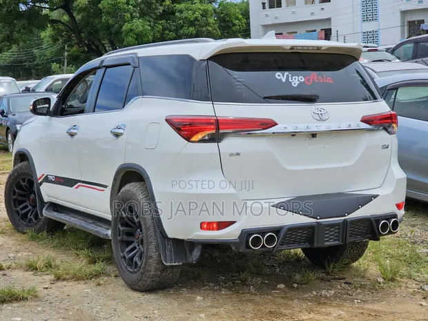 Toyota Fortuner 2019 White - 1