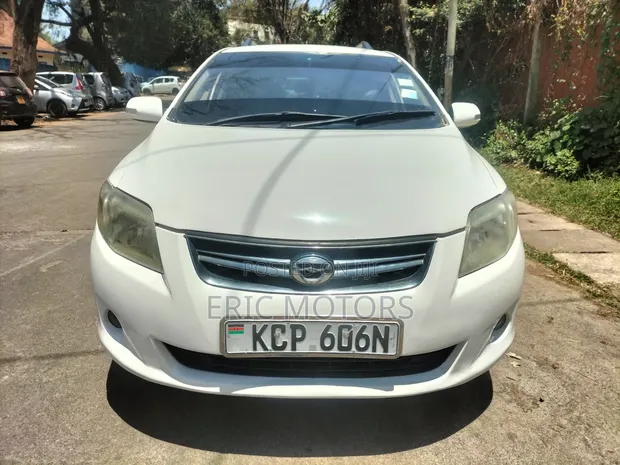 Toyota Corolla Fielder 2010 White - 1