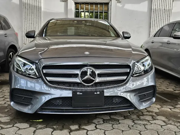 Mercedes-Benz E200 AMG 2019 Gray - 1