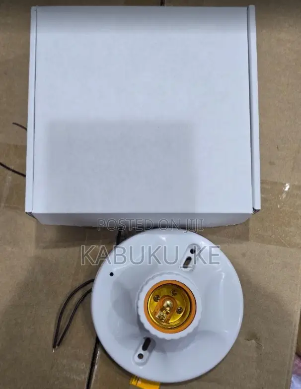 HD CCTV Bulb Holder Camera with Easy Socket Installation - 1