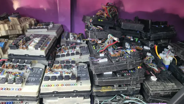 Nissan Fuse Box - 1