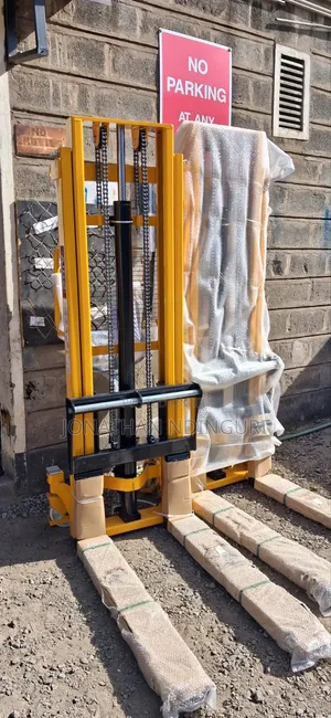 Manual Hydraulic Stacker – Industrial Material Handler