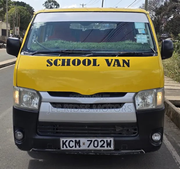 Toyota HiAce 2012 Van ya Shule - 1