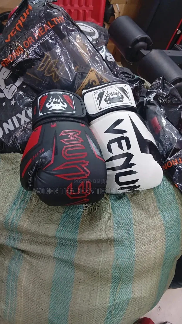 Venum Elite Boxing Gloves - 12oz - 1