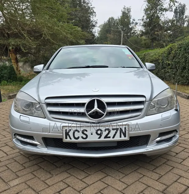 Mercedes-Benz C200 Avant-Garde 2012 Silver - 1