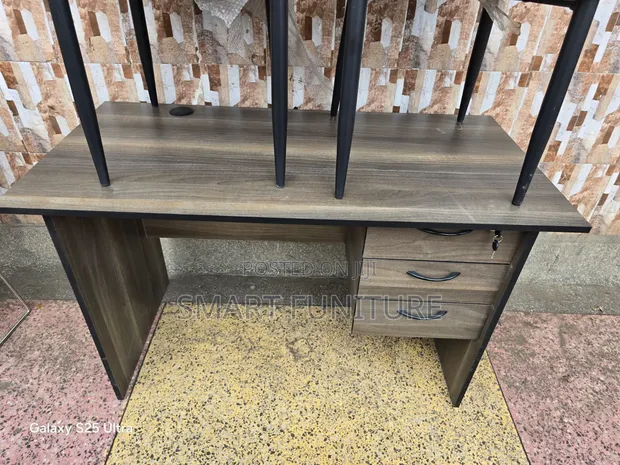 Executive Modern Office Desk with Soft Drawer - 1